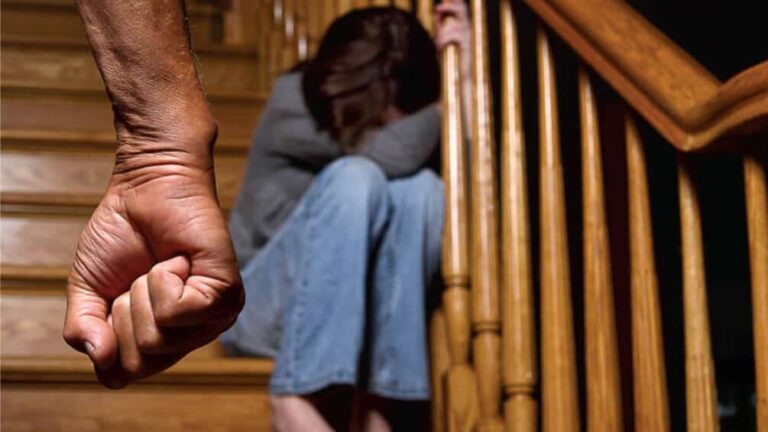 <cím>Hogyan és kinek jelezhetjük ha egy gyerek bajban van? Ebben segít a Hintalovon új alkalmazása</cím>