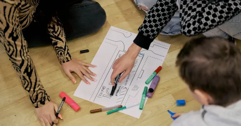 ”A gyerekek nagyon fontos felhasználói a városnak, mégis alulreprezentáltak” – Interjú Hosszu Bözse építésszel, a MOME doktorjelöltjével