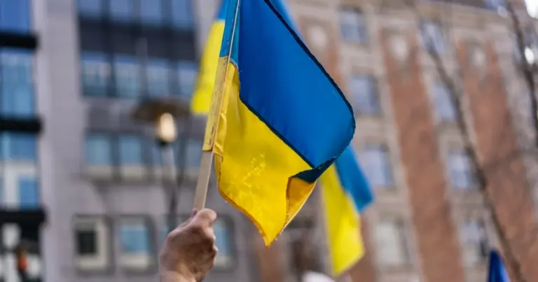 Nap-, szél, víz és biogáz-erőművekkel erősítené meg a háborúban megrongálódott energetikai infrastruktúráját Ukrajna