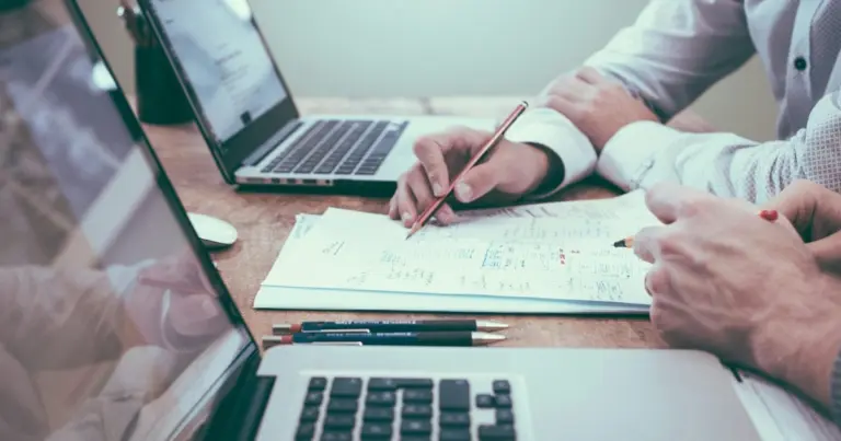 A döntéshozataltól a riportolásig: Miért kell a nonprofit szervezeteknek is CRM-rendszert használniuk?